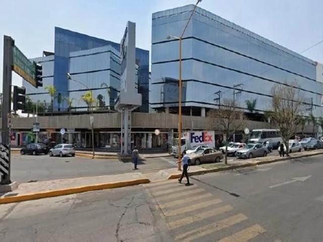 ¡Tu Nuevo Negocio Comienza Aquí! Local en Venta o Renta en Plaza Kristal