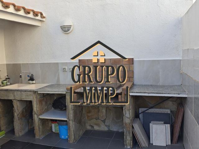 ¡Tu oasis junto al mar! Chalet versátil con 2 viviendas independientes y patio privado a 150m de la playa