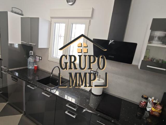 ¡Tu oasis junto al mar! Chalet versátil con 2 viviendas independientes y patio privado a 150m de la playa