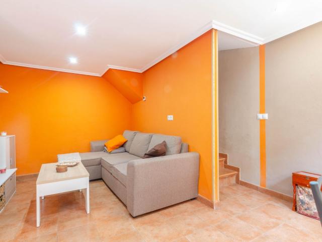 ¡Tu oasis rural te espera en Paxumal, Langreo! Dos casas, vistas espectaculares y una finca de 1500m²