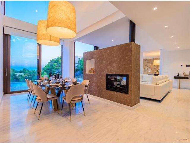 Tu Paraiso Exclusivo: Villa de Lujo con 4 Dormitorios, 4 baños y Piscina Privada