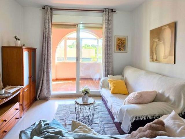 ☀️ ¡Tu piso ideal junto al mar! Bajo elevado altura de 1º con 2 hab terraza, piscina y garaje a