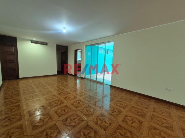 ¡Amplio Departamento En 1Er Piso Con Cochera! A Pasos Del Parque Loma Amarilla – Surco