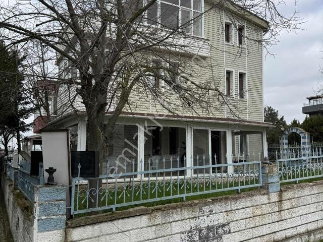 Tuğra'dan Önerler'de Site İçinde Satılık Bahçeli Ön Cephe Villa