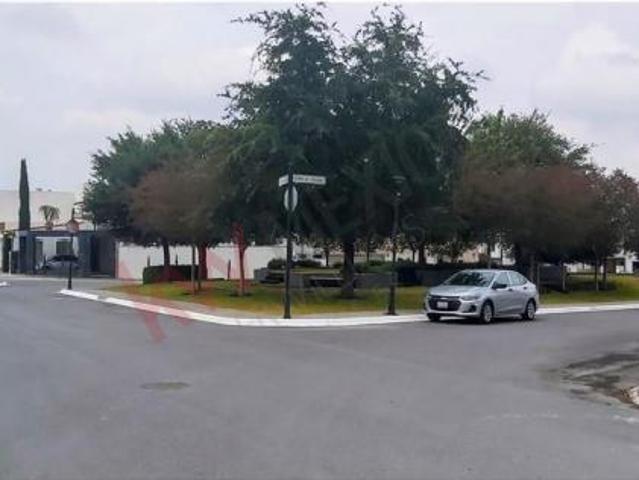 Tu refugio de lujo te espera: Espaciosa residencia con alberca, sala de juegos y más en una ubicació
