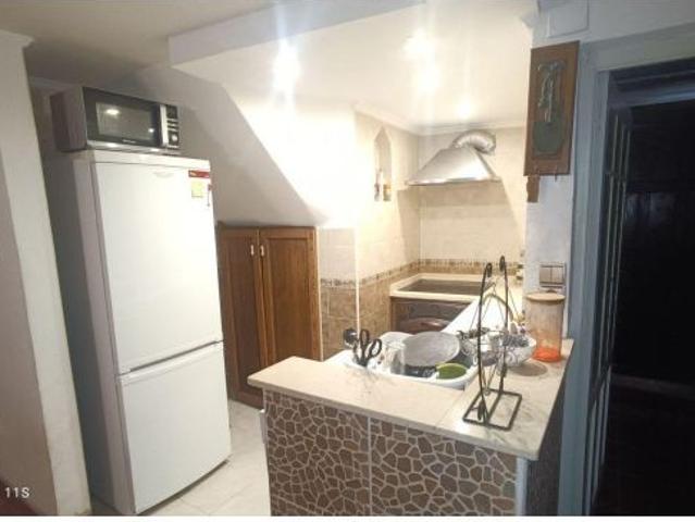 Tu refugio ideal en el Valle de Caderechas: Casa con bodega y finca rústica por solo €65,000