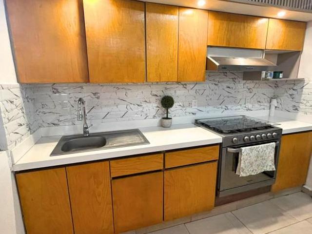 ¡Tu Residencia Ideal en Zona Sur! 3 Niveles con Roof Top y Equipamiento Premium