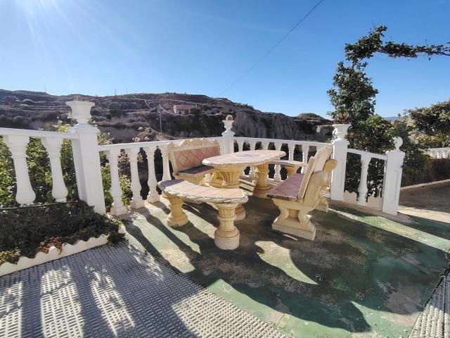 ¡TU SUEÑO HECHO REALIDAD! Encantadora Casa Cueva en La Umbría Lista para Vivir