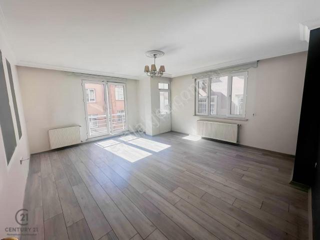 Tüm Odaları Işık Alan,metroya 8 Dk,100m²,balkonlu Kiralık 2+1