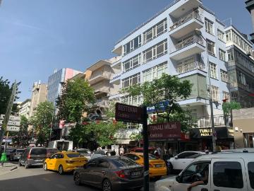 Tunalı Hilmi Cad. Üzeri 3+1 3. Kat Satılık Daire Fırsatı