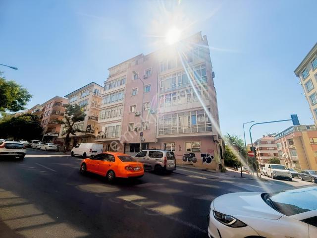 Tunalı Hilmi Caddesinde Ön Cephe 2+1 Oto Parklı Giriş Kat