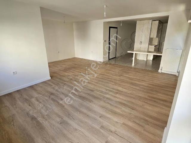 Tunalihilmi Caddesi Başlangıcında Sıfır Daire Kiralık