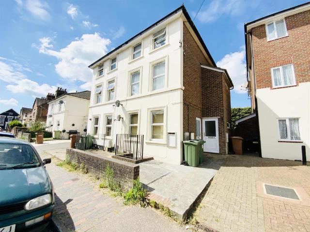 Tunbridge Wells TN4 1 bed maisonette to rent £975 pcm £225 pw