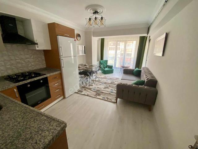 Tuncaydan Cadde Üzeri M2 m7 metro büs 13dk Eşyalı 1+1 Daire