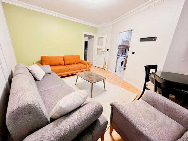 Tuncaydan Şişlide Merkezi Konumda Eşyalı 1+1 Daire