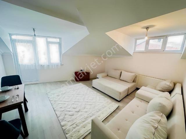 Tuncaydan M2 m7 Metro büs 10dk Eşyalı Teraslı 1+1 Daire