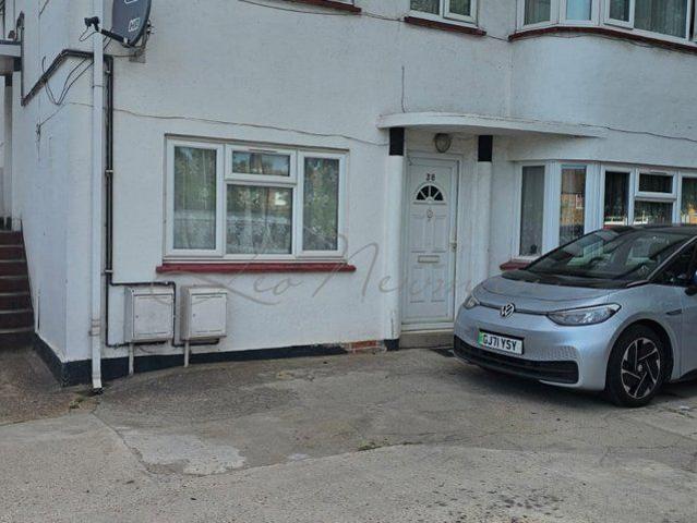 Tuns Lane, Slough SL1, 2 bed flat to rent, £1,400 pcm | PrimeLocation