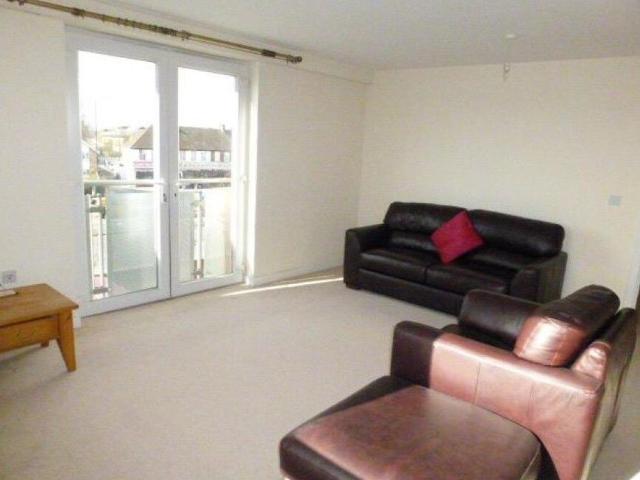 Tuns Lane, Slough SL1, 2 bed flat to rent, £1,500 pcm | PrimeLocation