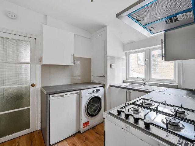 TUAM ROAD, Plumstead, London, SE18 2 bed flat to rent £1,575 pcm £363 pw