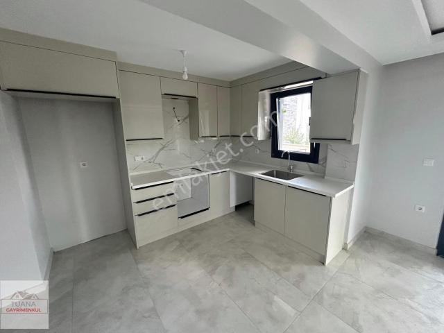Tuana Emlaktan Toparlar Mahallesinde 2+1 Kiralık Giriş Kat Daire
