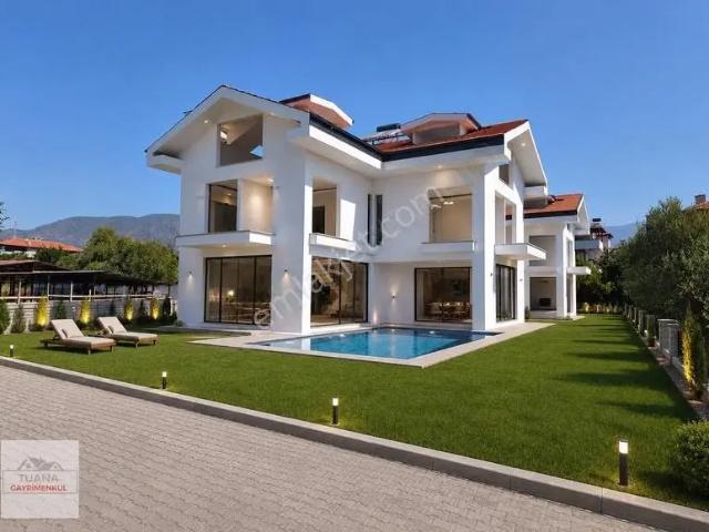 Tuana Emlak'tan Yeni Mahalle'de Havuzlu 3+1 Müstakil İkiz Villa