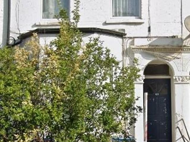 Tubbs Road, London, NW10 3 bed flat to rent £2,700 pcm £623 pw