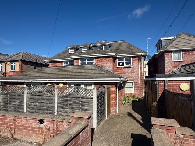 Tuckton, Bournemouth, One Bed GFF with Parking and Garden