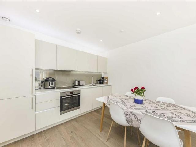 Tudway Road, London SE3 1 bed flat to rent £1,900 pcm £438 pw