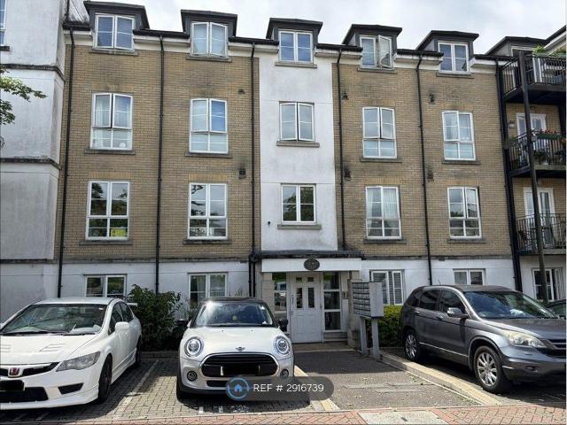 Tudor Way, Knaphill, Woking GU21, 2 bed flat to rent, £1,350 pcm | PrimeLocation