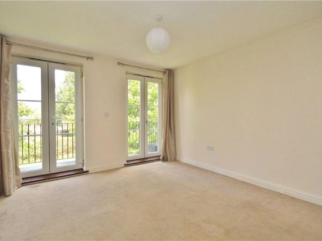 Tudor Way, Knaphill, Woking, Surrey, GU21 2UB