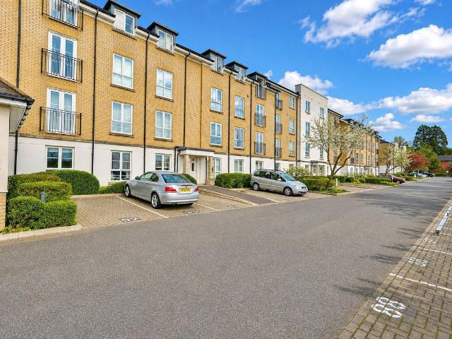 Tudor Way, Knaphill, Woking, Surrey GU21, 2 bed flat to rent, £1,500 pcm | PrimeLocation