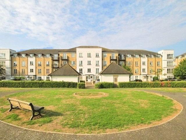 Tudor Way, Knaphill, Woking, Surrey GU21, 2 bed flat to rent, £1,650 pcm | PrimeLocation