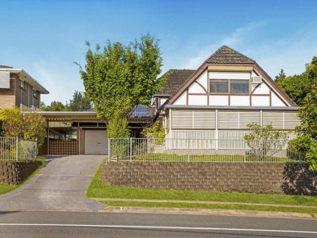 Tudor Charm, Character, Family Space & School Catchment