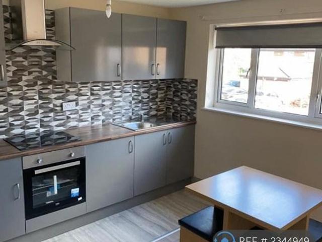 Tudor Court, Borehamwood, WD6 2 bed flat to rent £1,395 pcm £322 pw