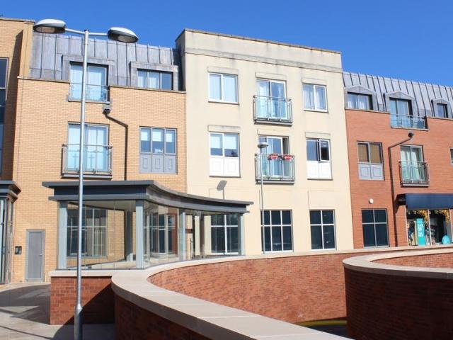 Tudor Court, Church Road, Egham. 2 bed flat to rent £1,550 pcm £358 pw