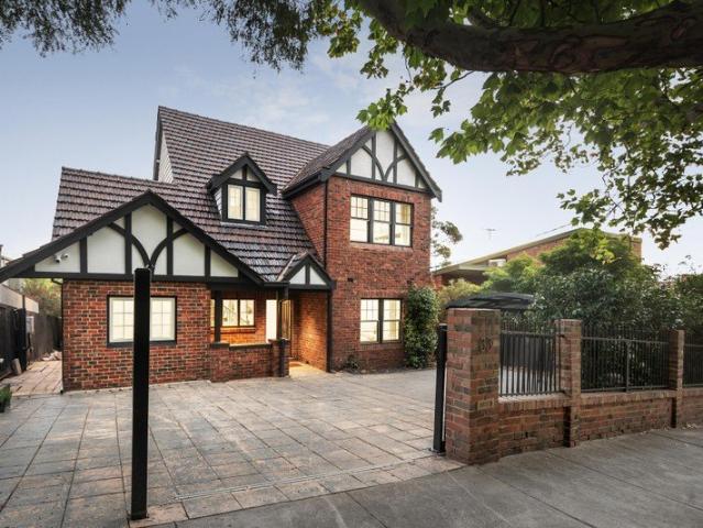 Tudor Grandeur, Panoramic Parkland & City Views