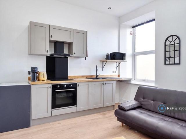 Tudor House, Brighouse, HD6 1 bed flat to rent £725 pcm £167 pw