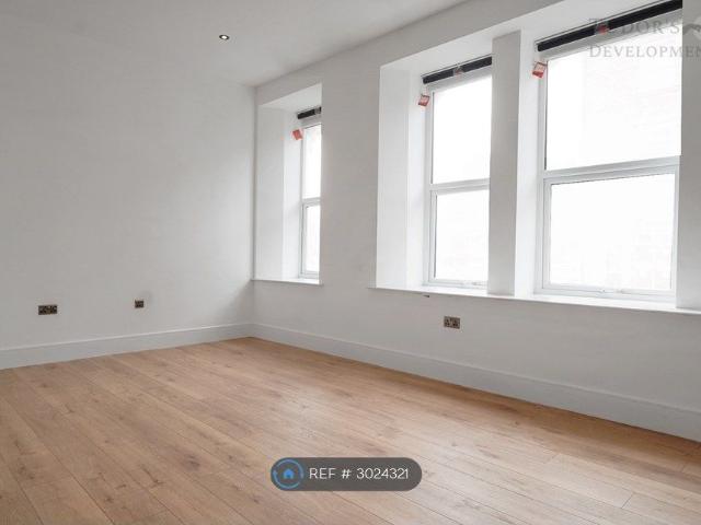 Tudor House, Brighouse HD6, 1 bed flat to rent, £780 pcm | PrimeLocation