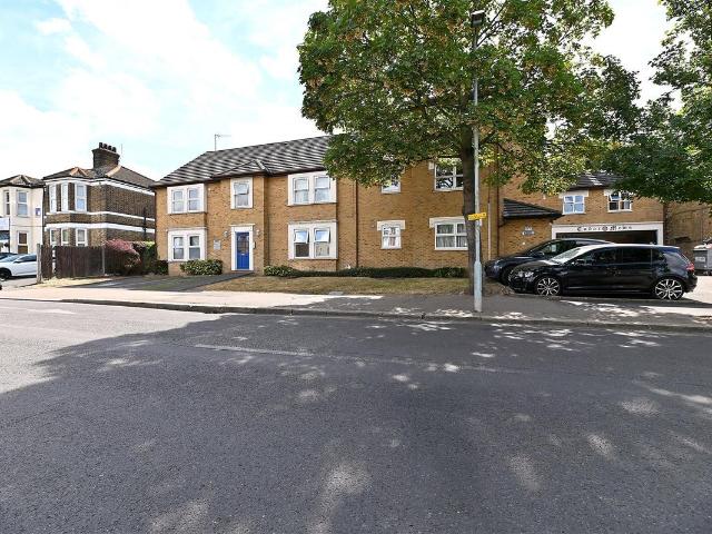 Tudor Mews, Romford RM1, 2 bed flat to rent, £1,450 pcm | PrimeLocation