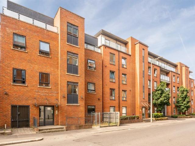 Tudor Road, Reading, RG1 1 bed apartment to rent £1,295 pcm £299 pw