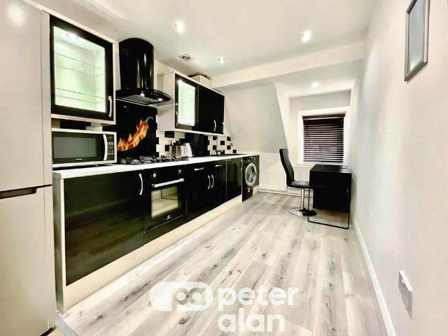 Tudor Street, CARDIFF, CF11 1 bed flat to rent £1,050 pcm £242 pw