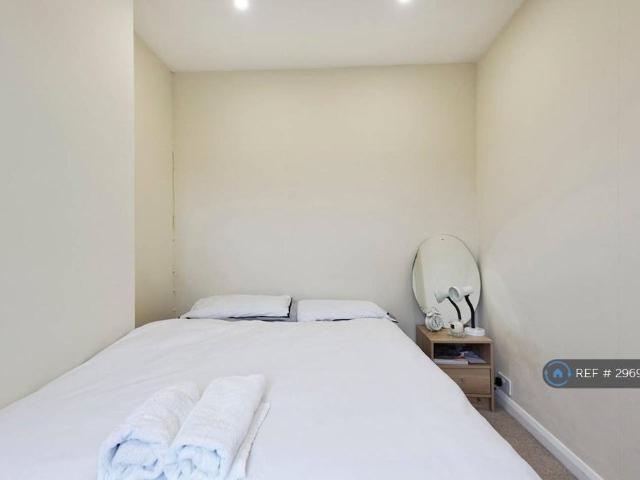 Tufton Road, Ashford, TN24 1 bed in a house share to rent £800 pcm £185 pw