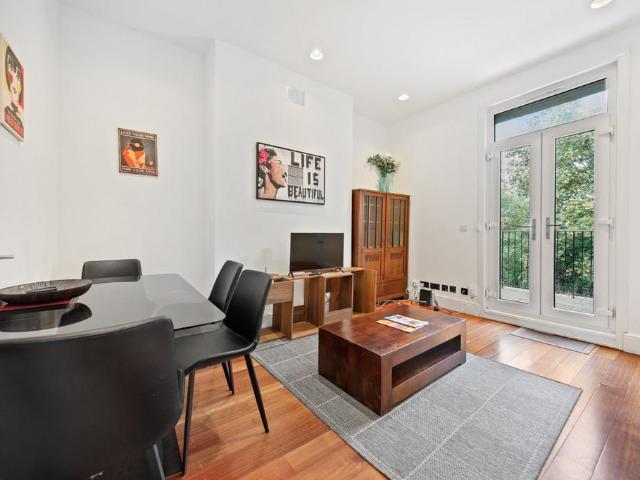 Tufnell Park Road, Tufnell Park. 2 bed flat to rent £4,250 pcm £981 pw