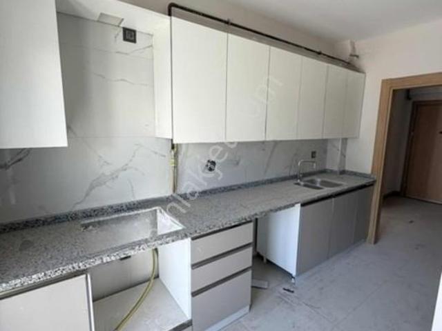 Tugay Kınacı'dan Çarşı Merkez De Kiralık 3+1 Toki