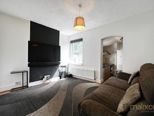 Tugela Road, Croydon CR0 3 bed end of terrace house to rent £1,800 pcm £415 pw
