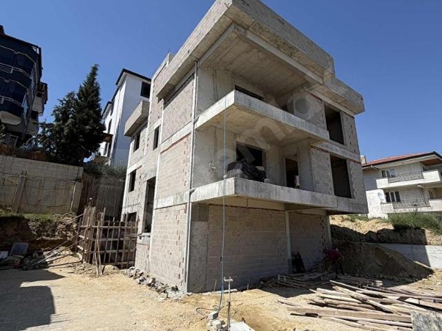 TÜİK ALTI HEPSİ AYRI TAPULU CADDE ÜSTÜ KOMPLE BİNA