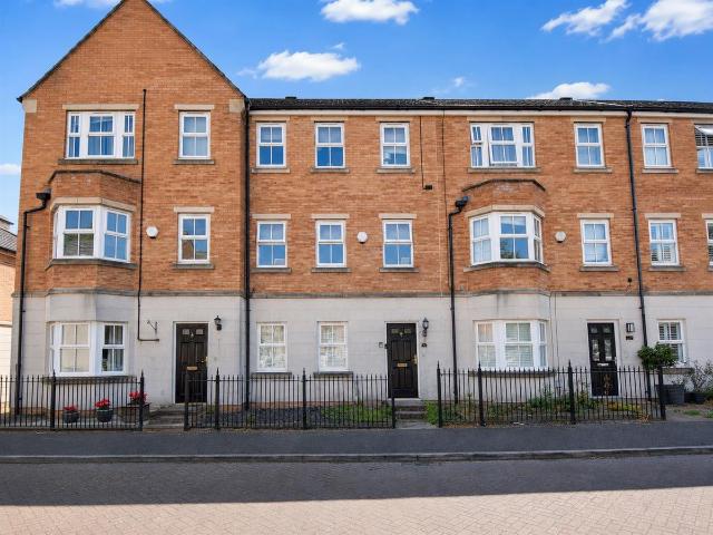 Tuke Grove, Wakefield WF1, 4 bed town house to rent, £1,400 pcm | PrimeLocation
