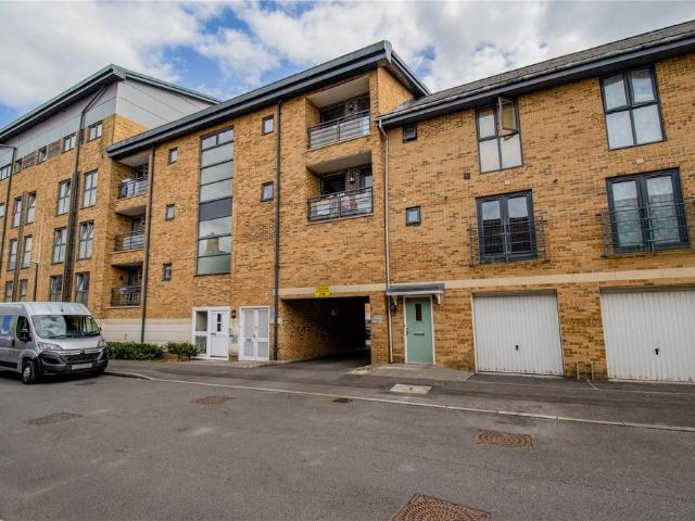 Tuke Walk, Swindon SN1 2 bed apartment to rent £1,050 pcm £242 pw