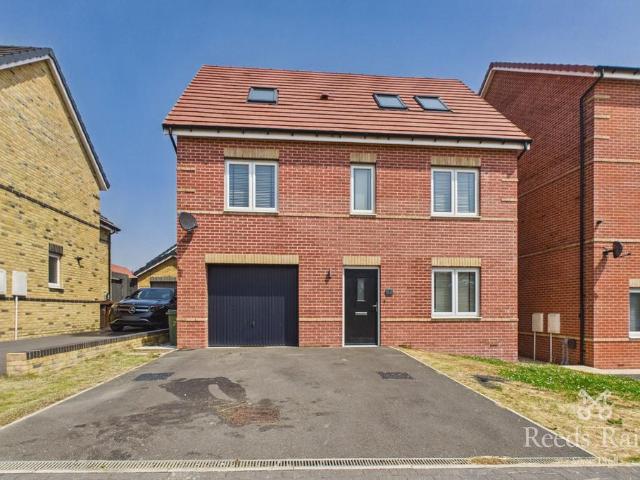Tulip Close, West Yorkshire WF10 4 bed detached house to rent £2,400 pcm £554 pw