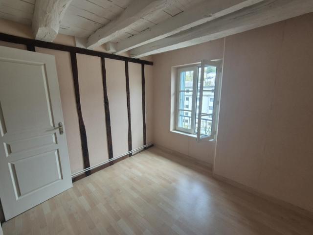Tulle: grand appartement à louer avec AGENCE BESSE RENAUDIE